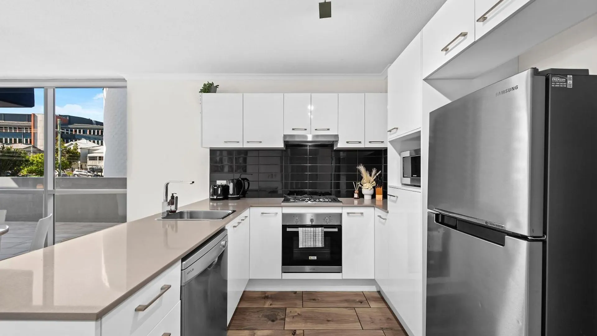 Comfy And Bright Apartment With Huge Balcony! Brisbane 0*,