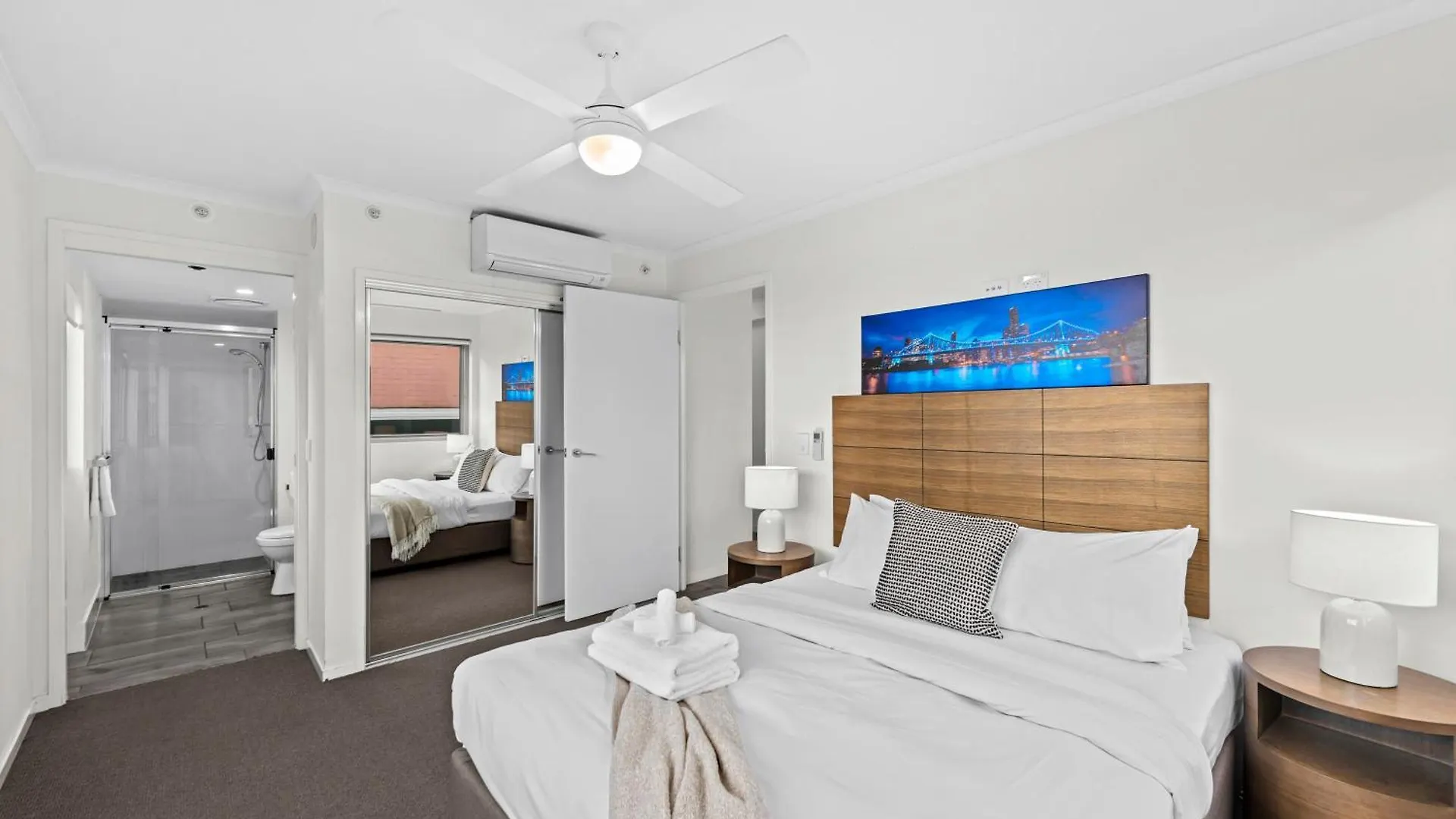 Comfy And Bright Apartment With Huge Balcony! Brisbane