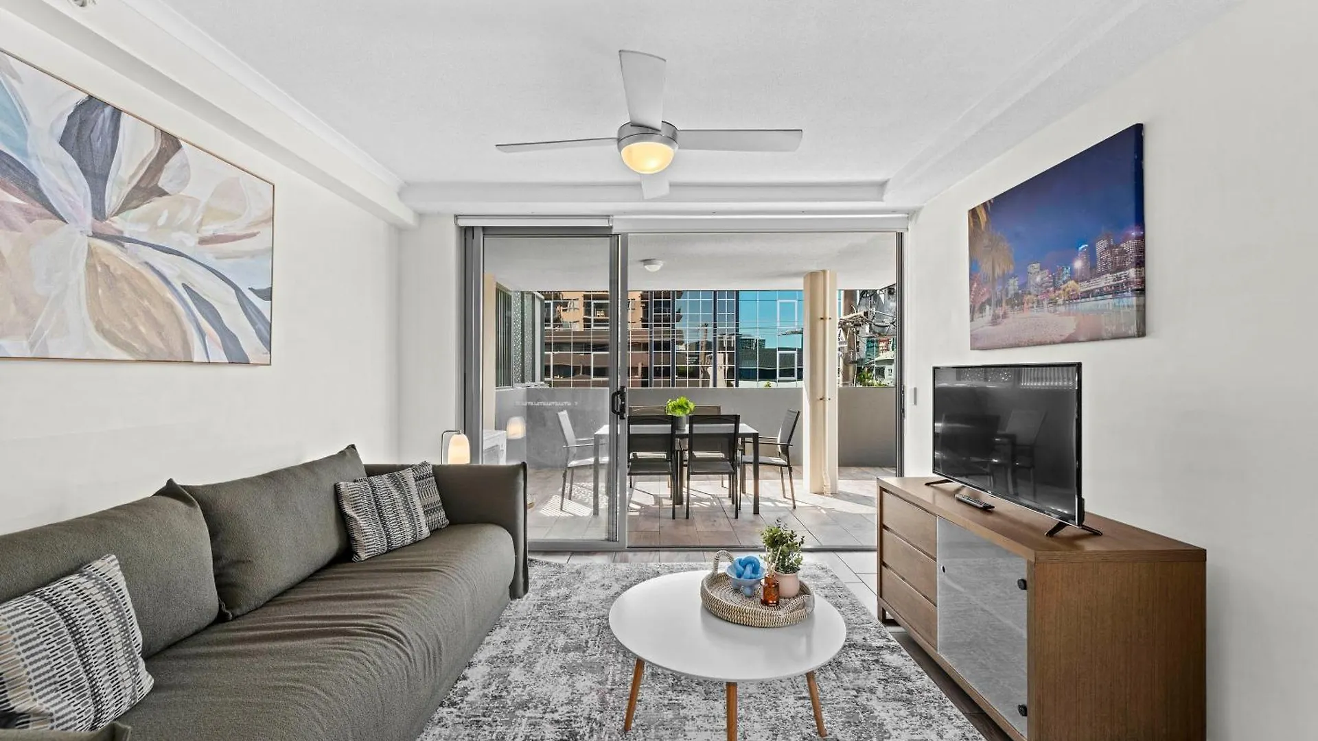 Comfy And Bright Apartment With Huge Balcony! Brisbane