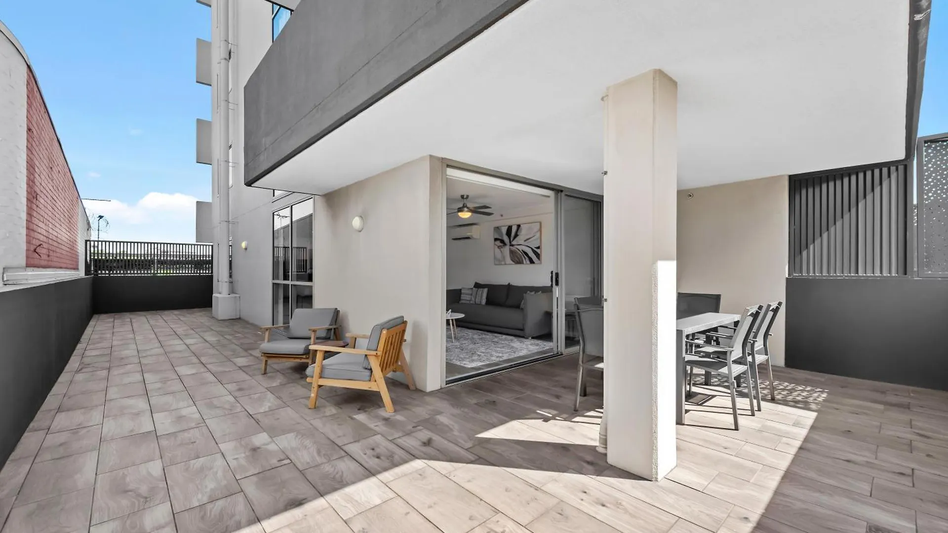 Comfy And Bright Apartment With Huge Balcony! Brisbane