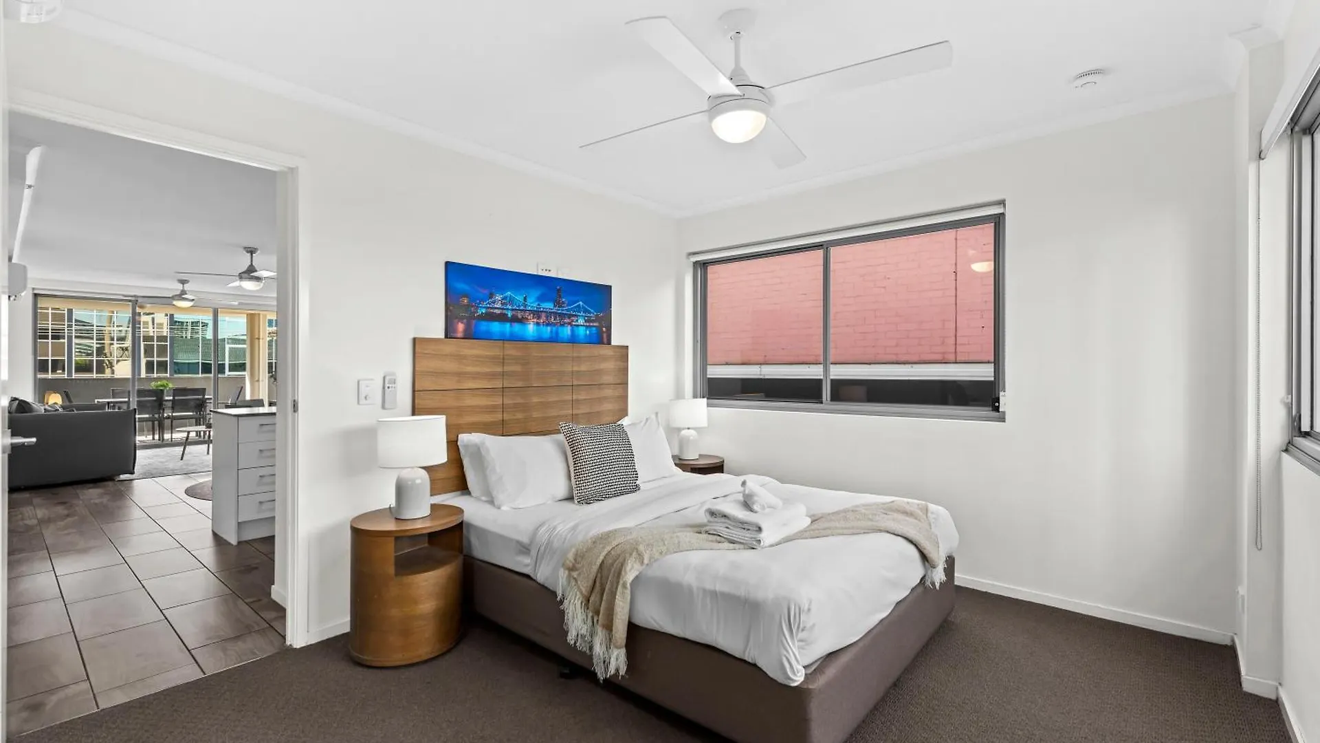 Comfy And Bright Apartment With Huge Balcony! Brisbane