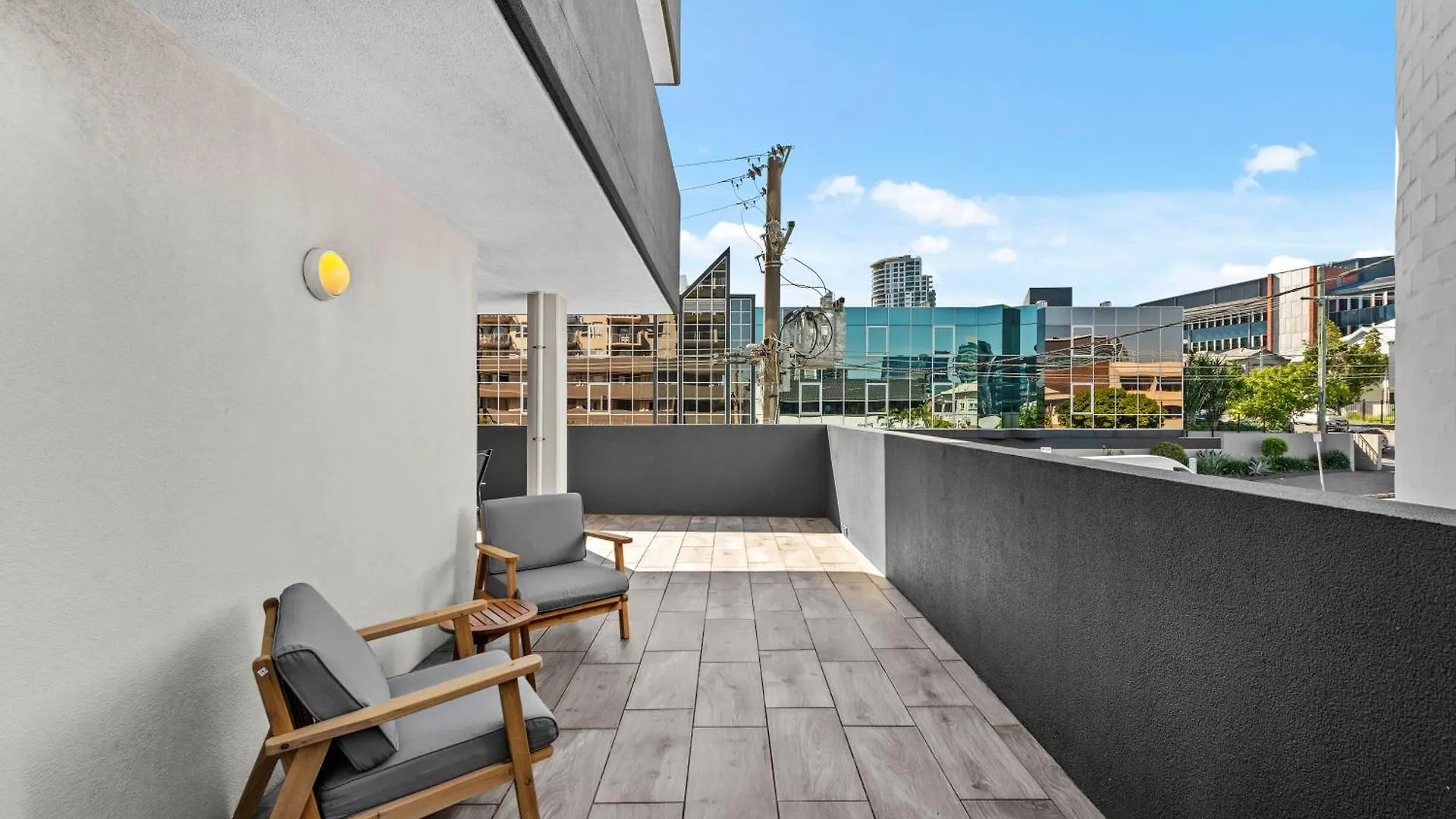 Comfy And Bright Apartment With Huge Balcony! Brisbane Australien